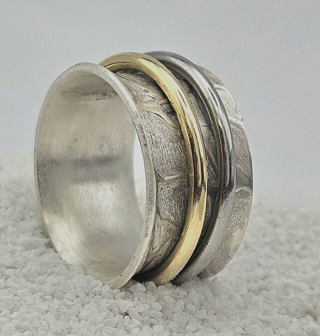 Spinningring zilver met met een goudkleurige en stalen ring er op